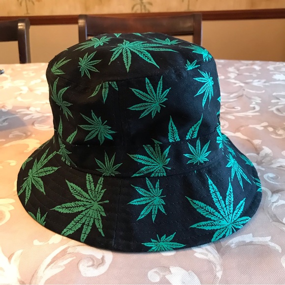 BLACK AND GREEN BUCKET HAT - Picture 5 of 6